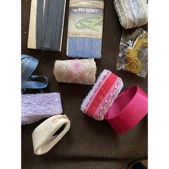 Lot of 36 New/Vtg Sewing Notions, Supplies, Buckles,Buttons Tape, Clasps, Ribbon - Picture 8 of 12